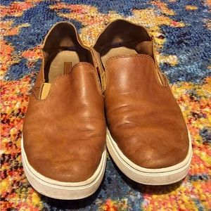 Olukia tennis shoe size 8.5 carmel color